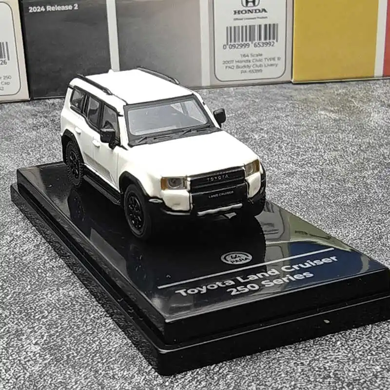 

PARA 1:64 Land Cruiser Prado LC250 SUV легкосплавный автомобиль, литье под давлением и игрушечный транспорт, модель автомобиля, миниатюрная масштабная модель автомобиля, игрушки для детей