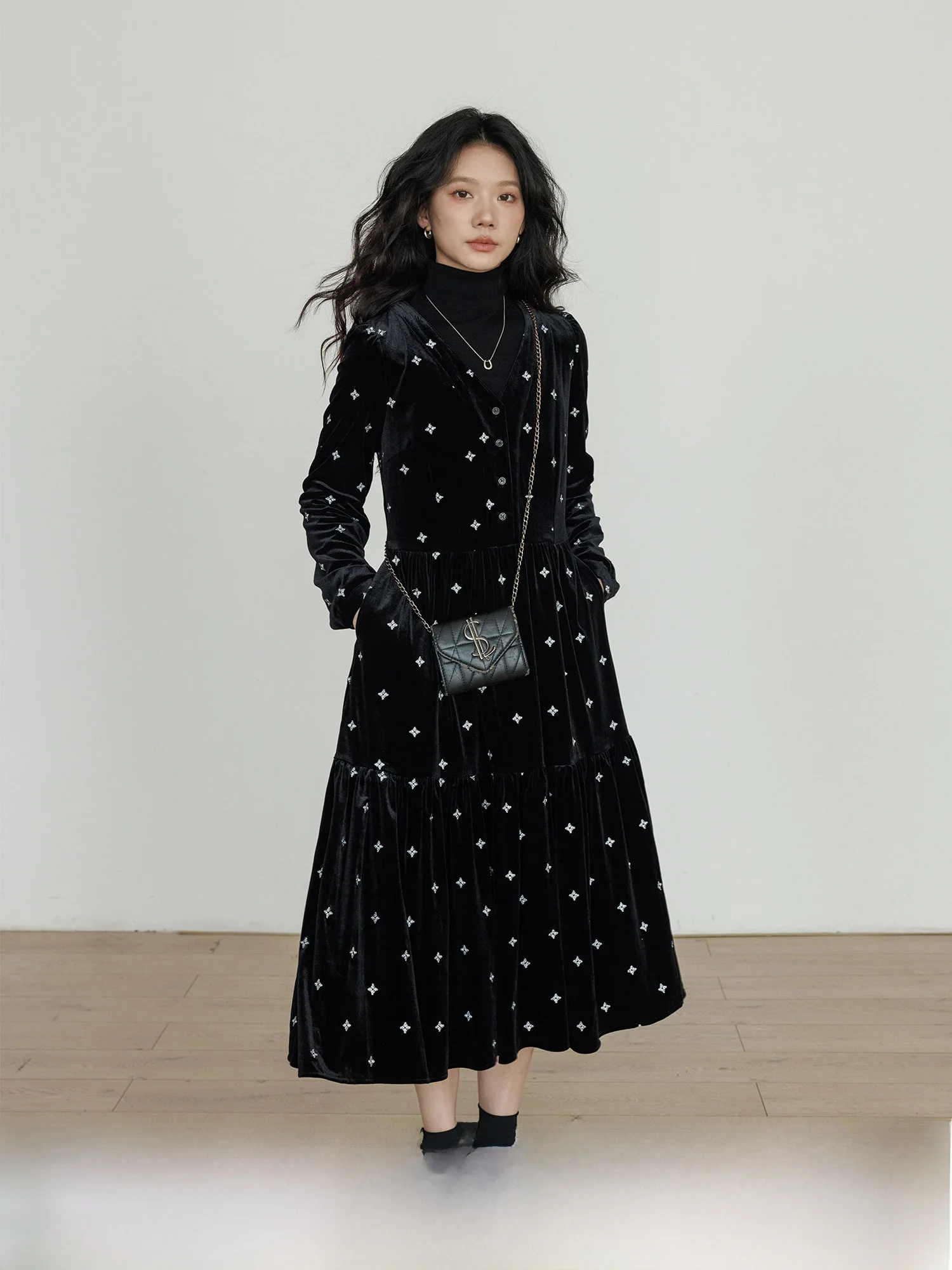 Winter V-Ne Long Sv…