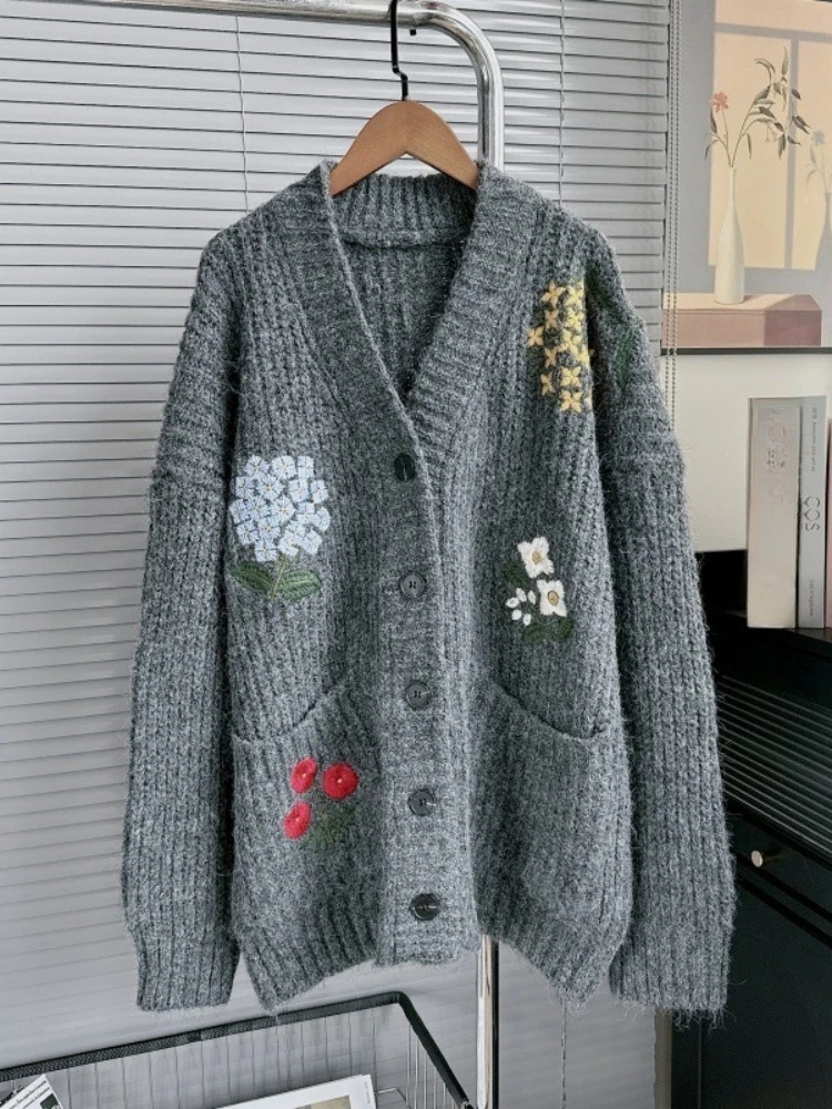 

Винтажные свитера в ленивом стиле, однобортные карманы с цветочной вышивкой, кардиган, модный дизайн, вязаные топы, 2025 г., женская одежда