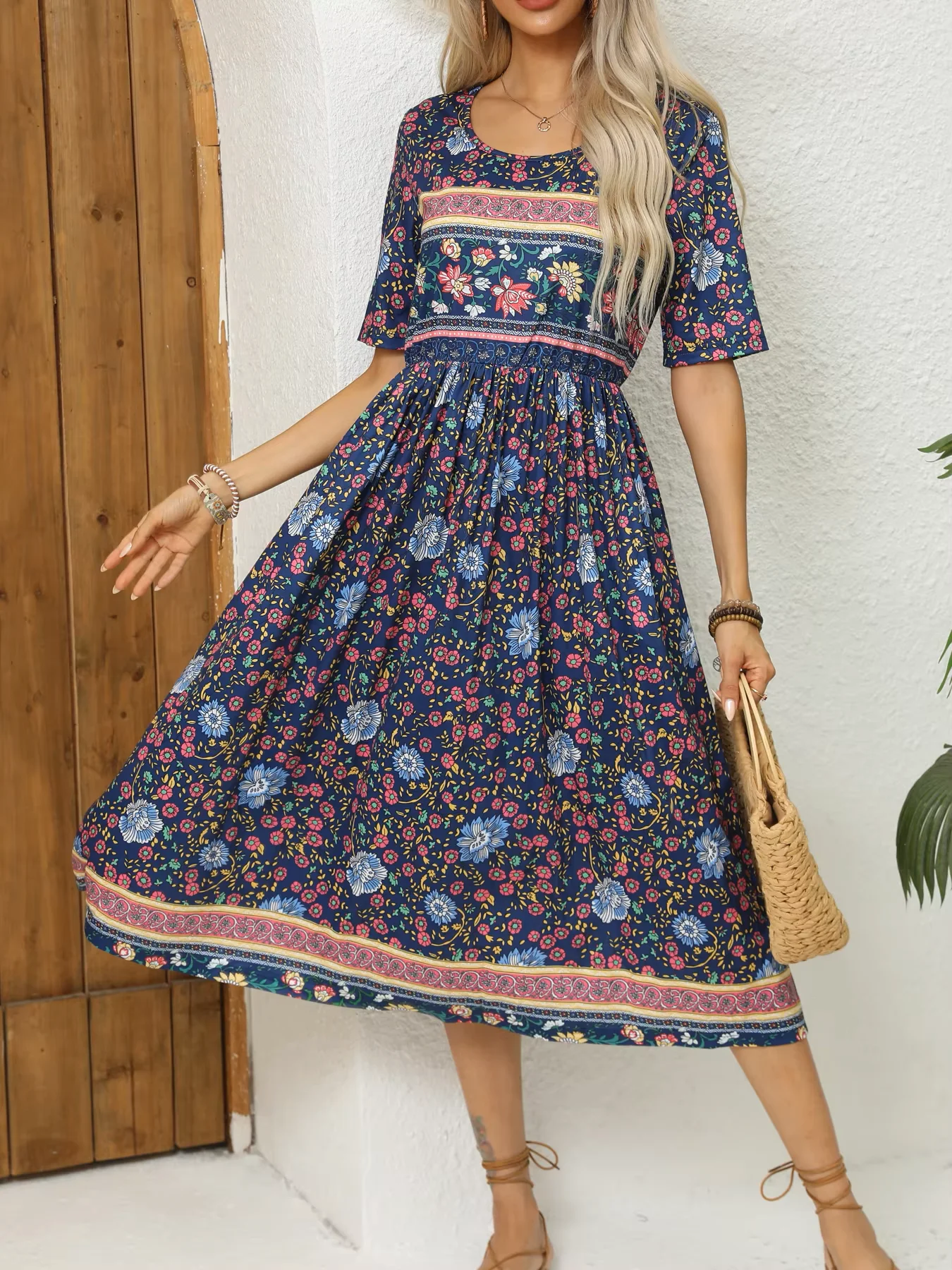 Damen-Midikleid im Boho-Stil mit Blumenmuster, Rundhalsausschnitt, halblangen Ärmeln, A-Linien-Schnitt, lässiges Kleid mit Taschen, Sommerkleid für den Urlaub. – Detail 2