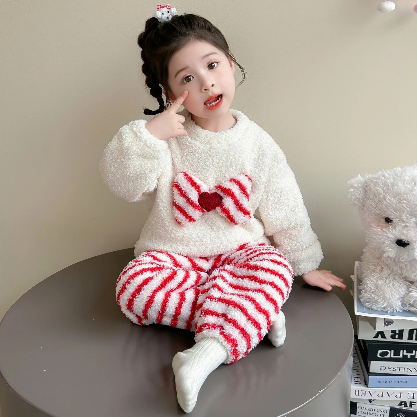 

Girls' Coral Fleece Pajamas Set Autumn and Winter Children's Fleece Thickened Autumn Clothes Girls' Loungewear Two-piece Set