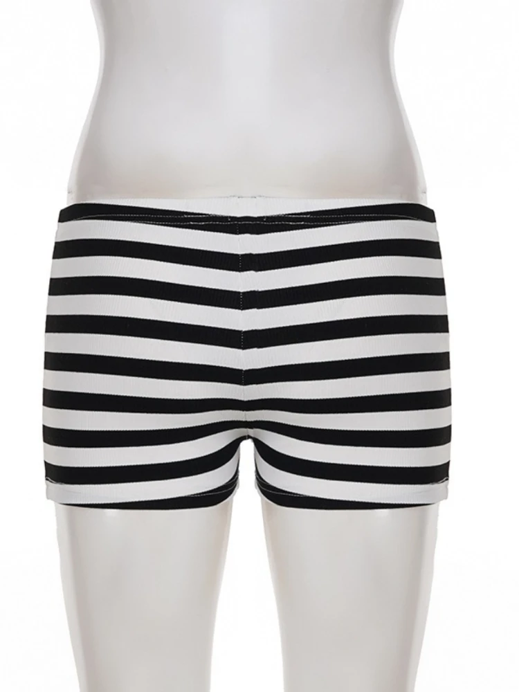 SsTss شورت مخطط منخفض الخصر على طراز الشارع الأمريكي مزين بأزرار سراويل قصيرة ضيقة غير رسمية سراويل نسائية مضلعة مرنة ساخنة