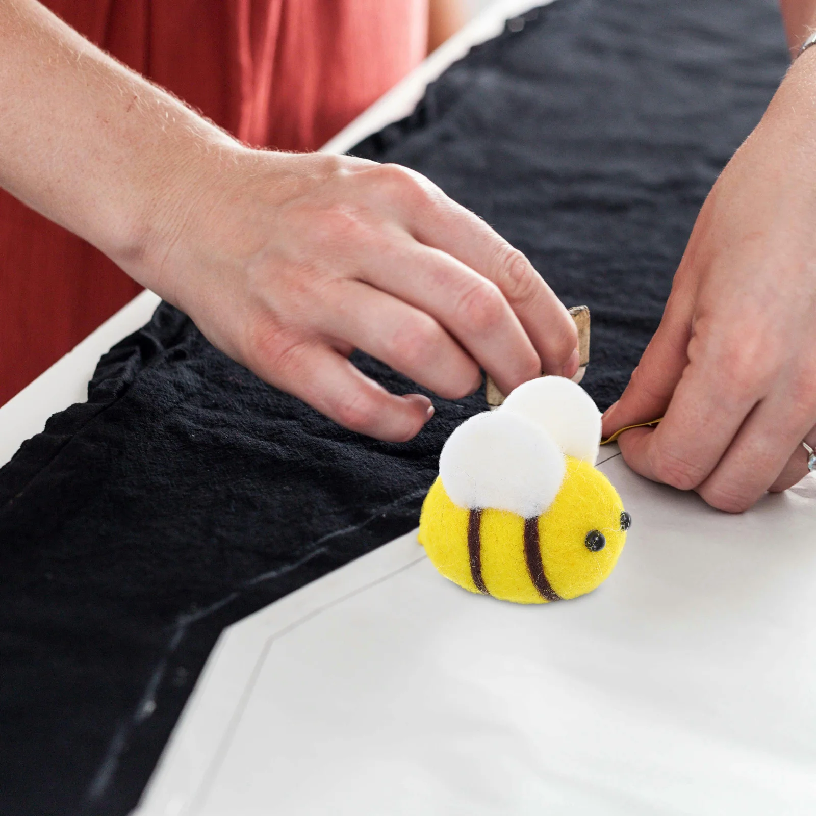 

6Pcs Soft Wool Felt Bees Handmade Craft Kit for Shower Decorations Costume Accessories Versatile DIY Use Bee Figurine