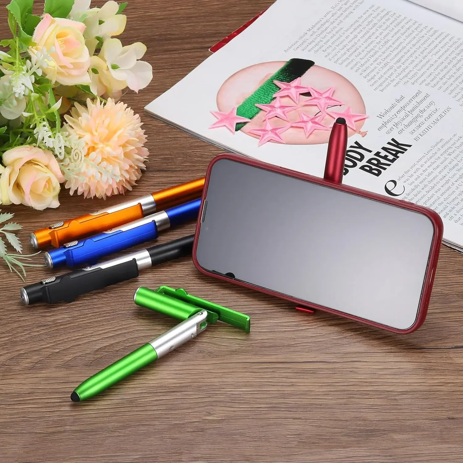 Stylo multifonction tout-en-un 4 en 1 : stylet, stylo à bille, lumière LED et support de téléphone pour bureau et école