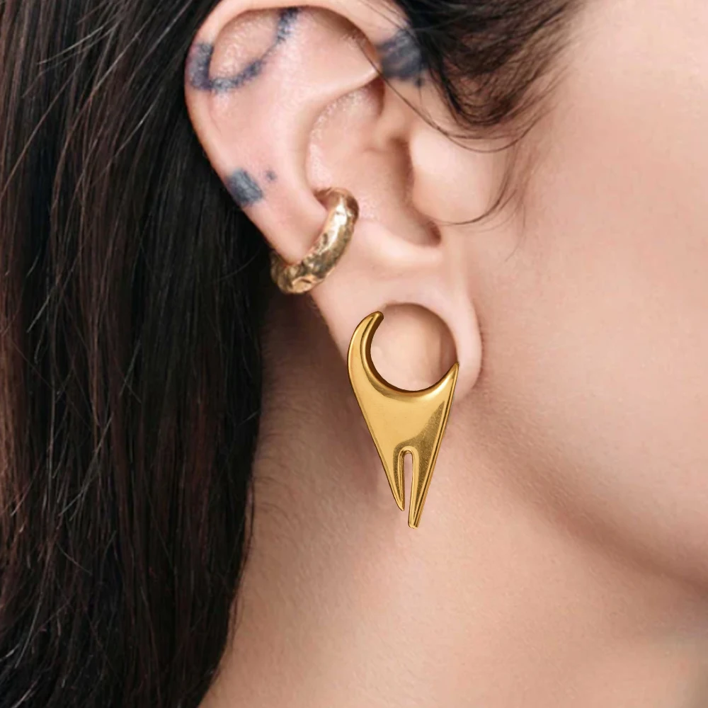 Vanku 2PCS Stainless Steel Ear Plugs Expander Victory Saddle Tunnels Ear Gauges Piercing Body Jewelry For Women Ears Stretcher