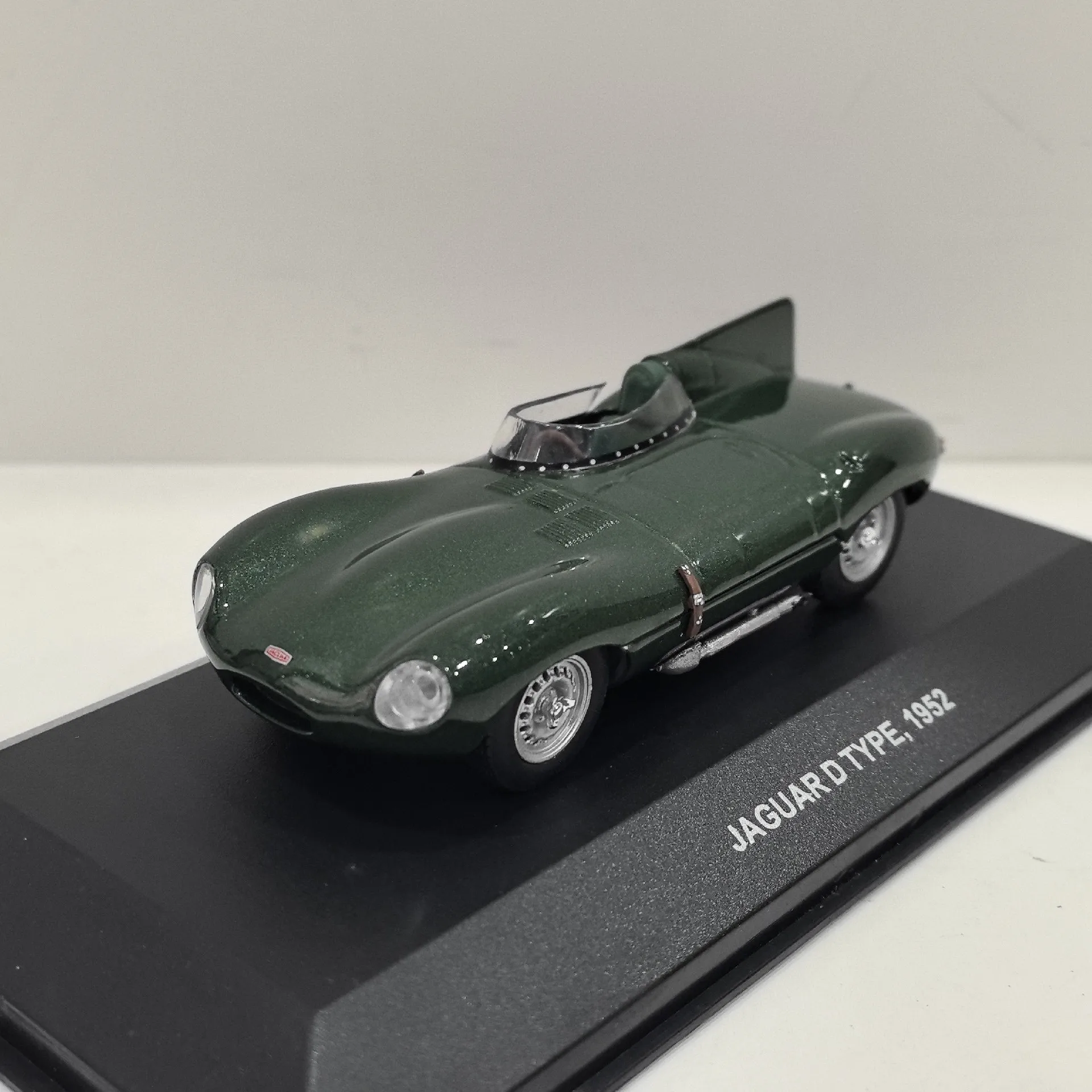 

Diecast SOLIDO 1/43 Scale JAGUAR D TYPE 1952 Jaguar Alloy Car Model Collectible Toy Gift Souvenir Display Ornament
