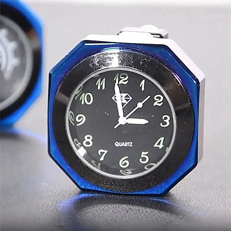 ساعة دراجة نارية يمكن الاعتماد عليها مقاومة للماء ساعة كوارتز ساعة مضيئة لتصفيف المقود 22-28 مم باللون الأسود