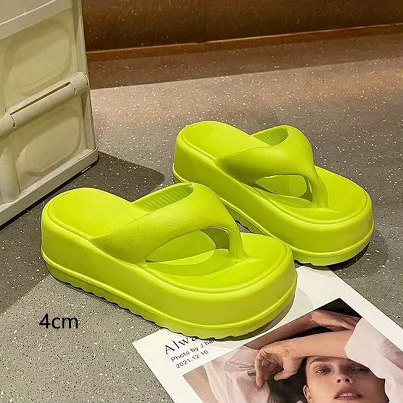 Chinelo de Praia Feminino 2026 de Verão com 4cm de Altura, Sandália Casual Versátil em EVA Macio, Chinelo Masculino Preto Antiderrapante Tendência