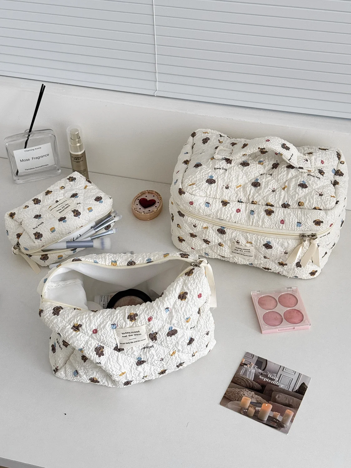YT Cute and Adorable Pleated Storage Bag, Starry Sky Geometric Ultra-Soft Portable Large Capacity Toiletry Bag, Bread Dog Makeup