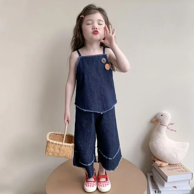 

Новый летний джинсовый комплект для девочек 2-7 лет (2 предмета), модный корейский стиль, без рукавов, для роста 90-140 см