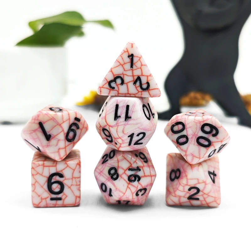 Ensemble de 7 dés polyédriques en acrylique à texture craquelée rouge pour les campagnes de jeu de rôle Dungeons & Dragons, Pathfinder, DND, TTRPG, jeux de société