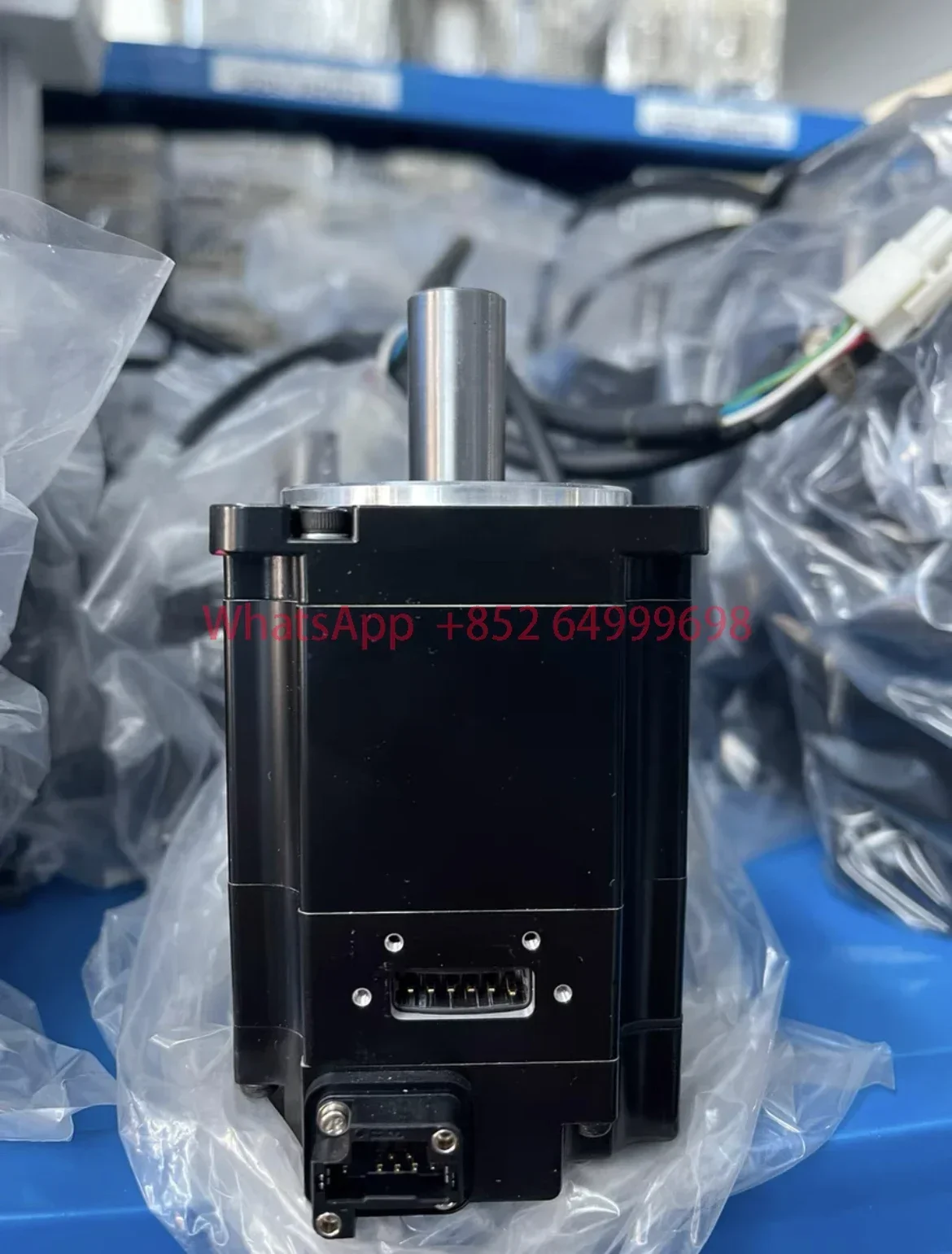 

Brand new SGM7J-04AFA21 AC servo motor with new box