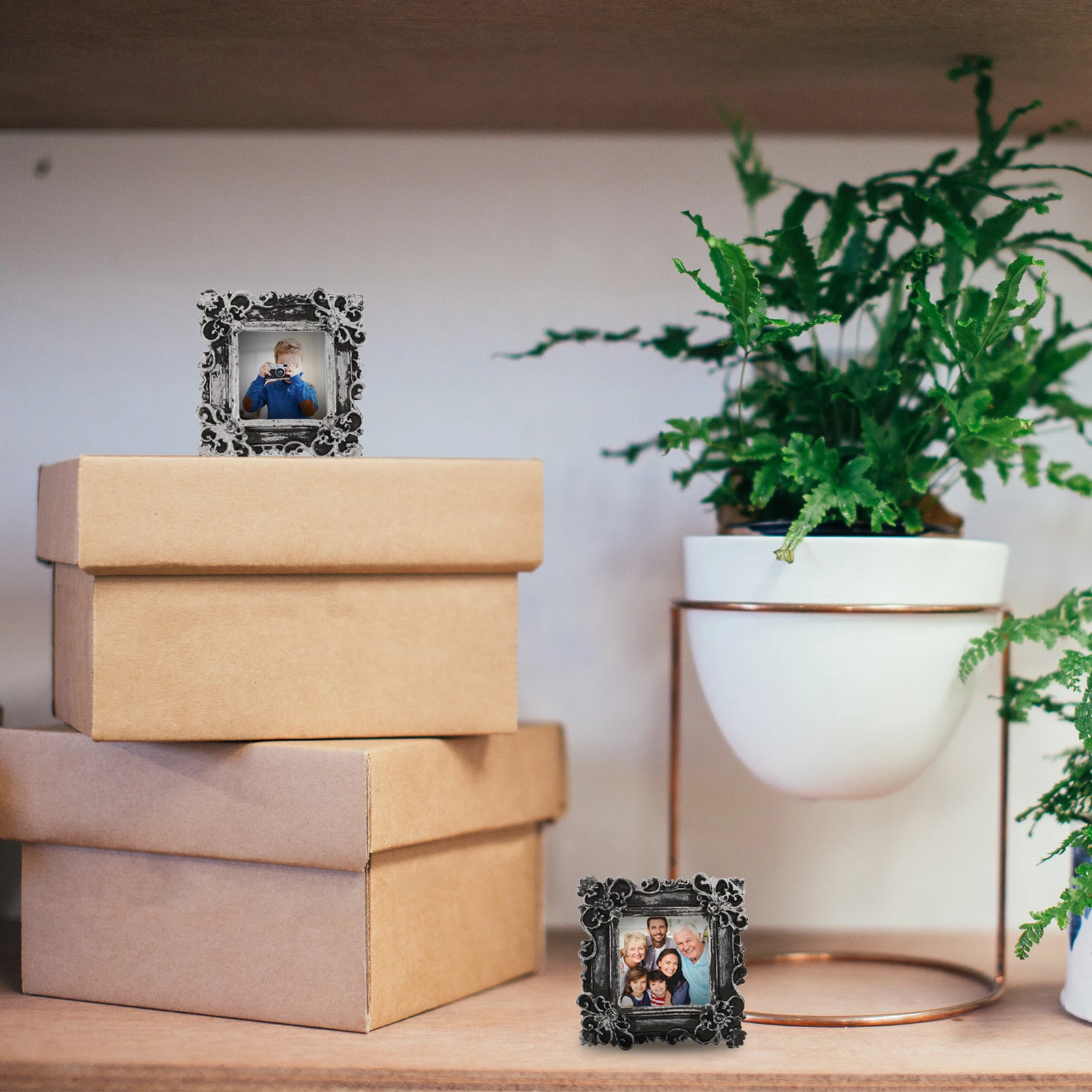 

2 Pcs Mini Photo Frame Vintage Decor Retro Resin Picture Frames House Miniature Hanging Tabletop Small Accessories