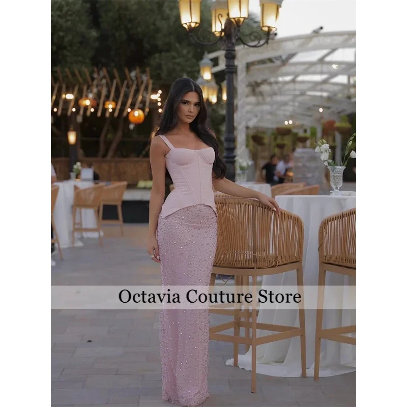 فستان حورية البحر الوردي الفاخر بأحجار الراين للحفلات الراقصة بأشرطة بسيطة بطول الأرض بدون أكمام رسمي 2025