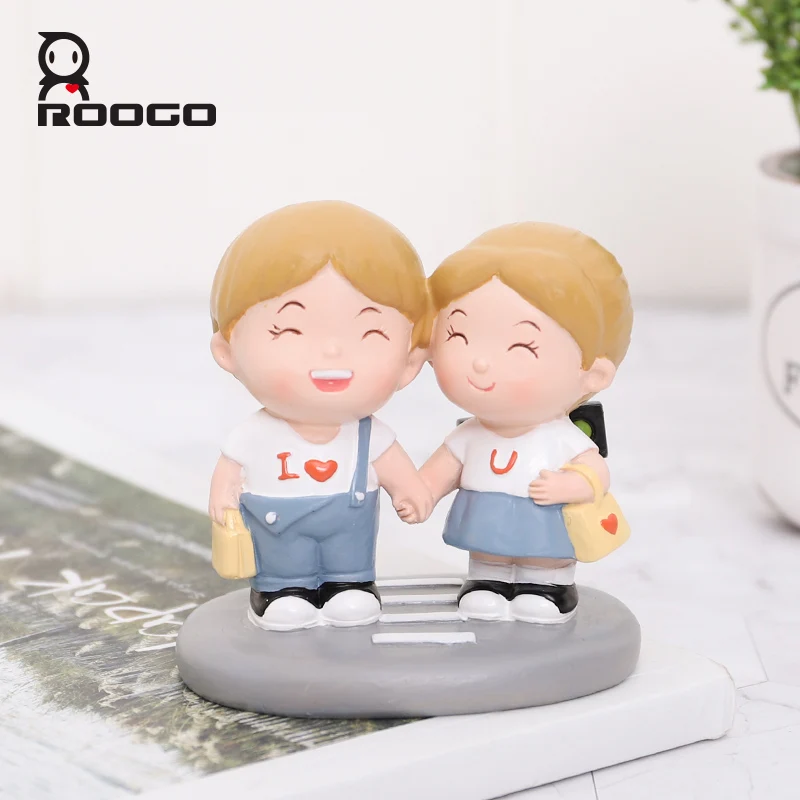 Roogo Figurine Cartoon Couple Car Cake Resin Decoration Living Room Home Decoration Valentine's Day Gift Love