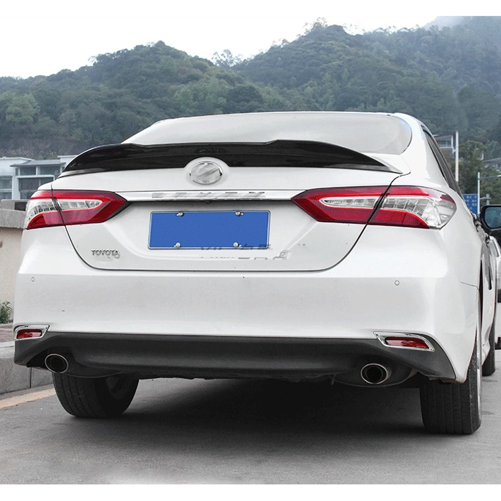 Chrome ABS Rear Bumper Reflector Fog Light Lamp Cover Molding Trims Garnish Frame For Toyota Camry L LE XLE 2018 2019 2020 2021
