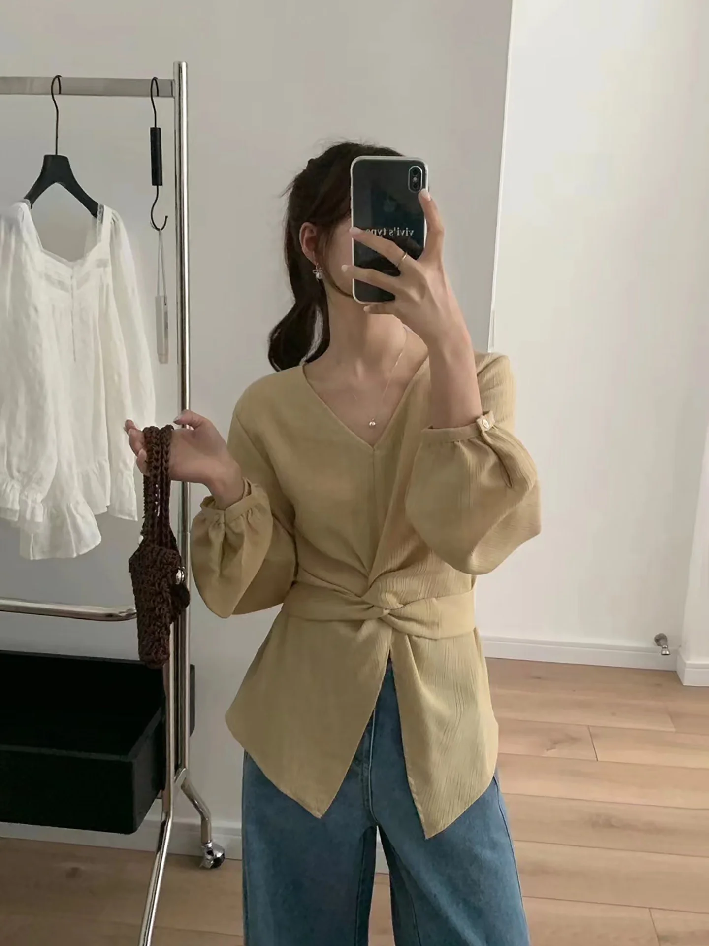 

Женская корейская блузка с длинным рукавом, красивая, с V-образным вырезом и перекрестной завязкой, свободного кроя, из полиэстера, не дающаяся к усадке