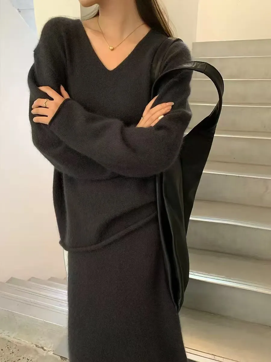 سترة محبوكة برقبة على شكل حرف v نصف تنورة طقم نسائي مكون من قطعتين لخريف وشتاء 2025 طقم فستان صوفي جديد #6