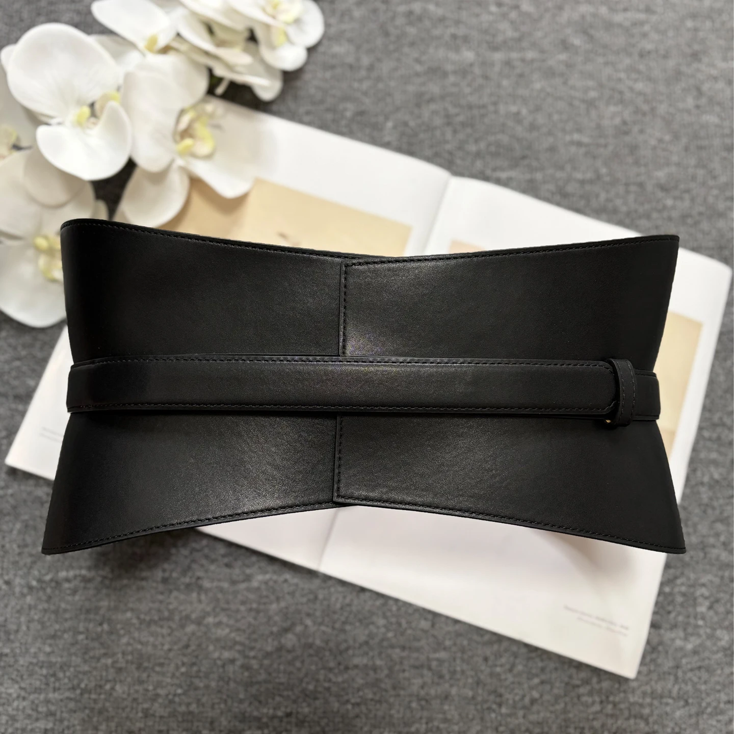 minimalist-style-leather-belt-with-hook-loop-fastening-wide-genuine-leather-women's-belt-black-texture-wide-waistband