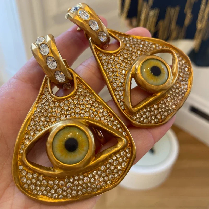 

Hot Europe Fashion Full Diamond Crystal Gold Eye Earrings Woman Top Quality Designer Luxury Jewelry Trend