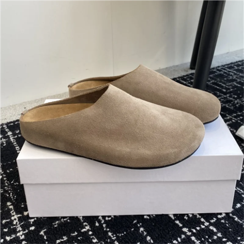 

New thickness mules made of suede calf leather, round toe silhouette, leather lining, anti-slip rubber sole, timeless fashion an