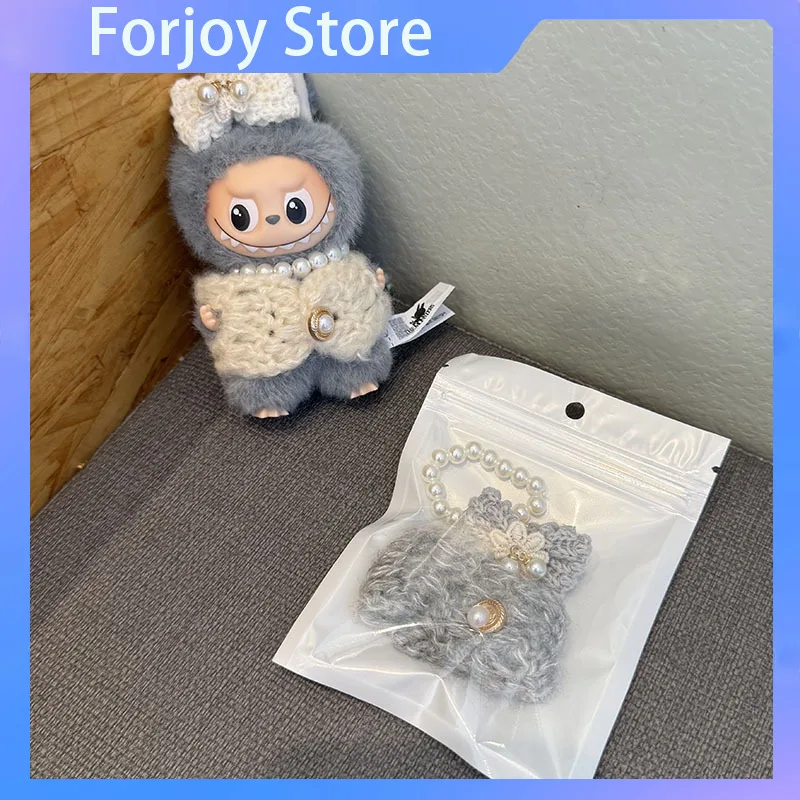 เสื้อผ้าสำหรับตุ๊กตา Labubu รุ่นที่สี่ รหัสลับ เสื้อแจ็คเก็ตถัก กระเป๋า สร้อยไข่มุก จี้ เครื่องแต่งกาย ของเล่น อุปกรณ์เสริม