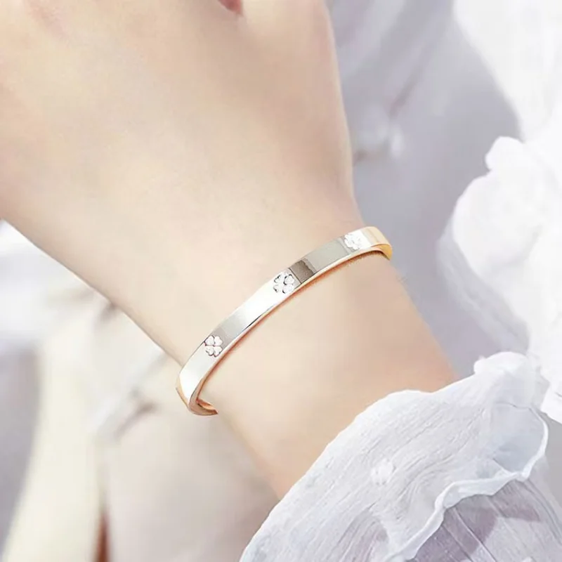 

High Quality r Clover Open Bracelet for Women, Fashionable Temperament exquisite jewelry Gift