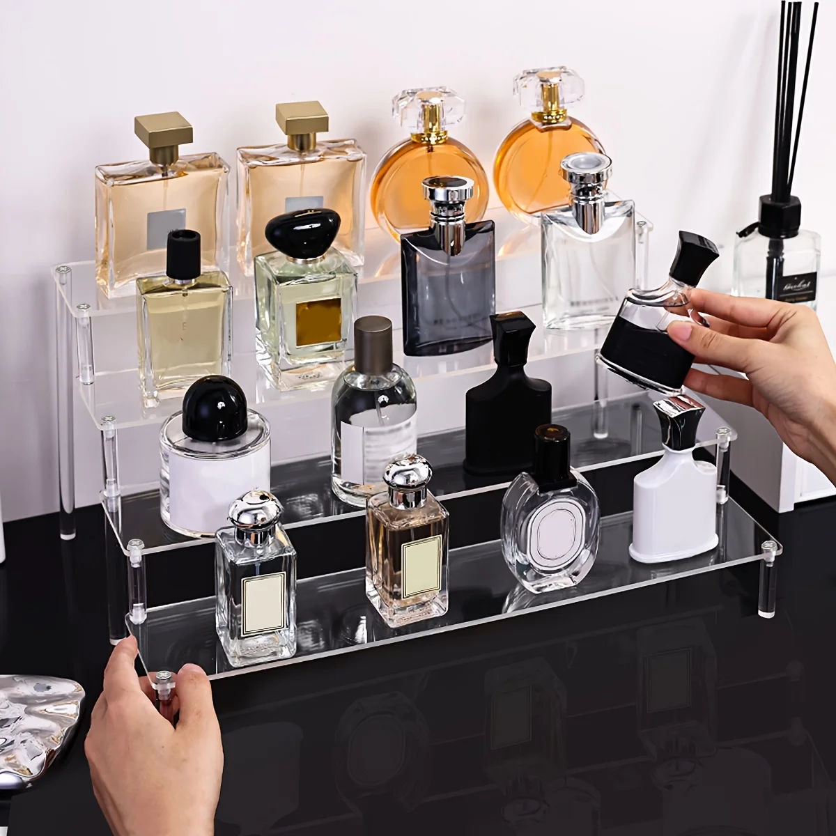 

1pc Acrylic stepped perfume display rack Dressing table Cosmetic desk storage rack is suitable for bedroom shop home decoration