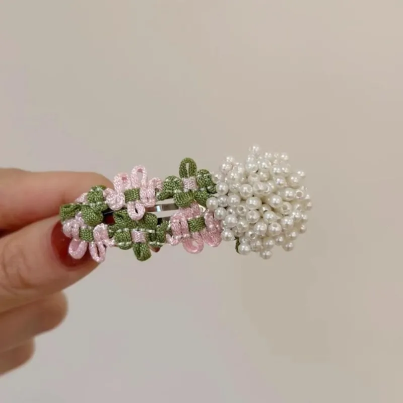 Pince à cheveux en forme de fleur de perle à la mode, accessoire de cheveux perlé de luxe léger, couvre-chef de plage frais pour femmes, cadeau de vacances