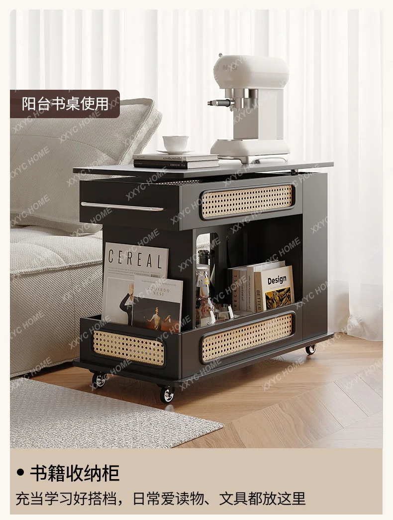 A mesa de centro francesa retrô com borda de vime pode ser movida e levantada