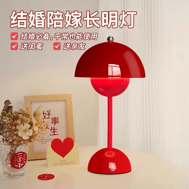 Lampada da tavolo ricaricabile con bocciolo di fiore Lampada da camera da letto per ragazza in stile crema Lampada da comodino di lusso con luce notturna Decorazione Lampada da sposa per ragazza