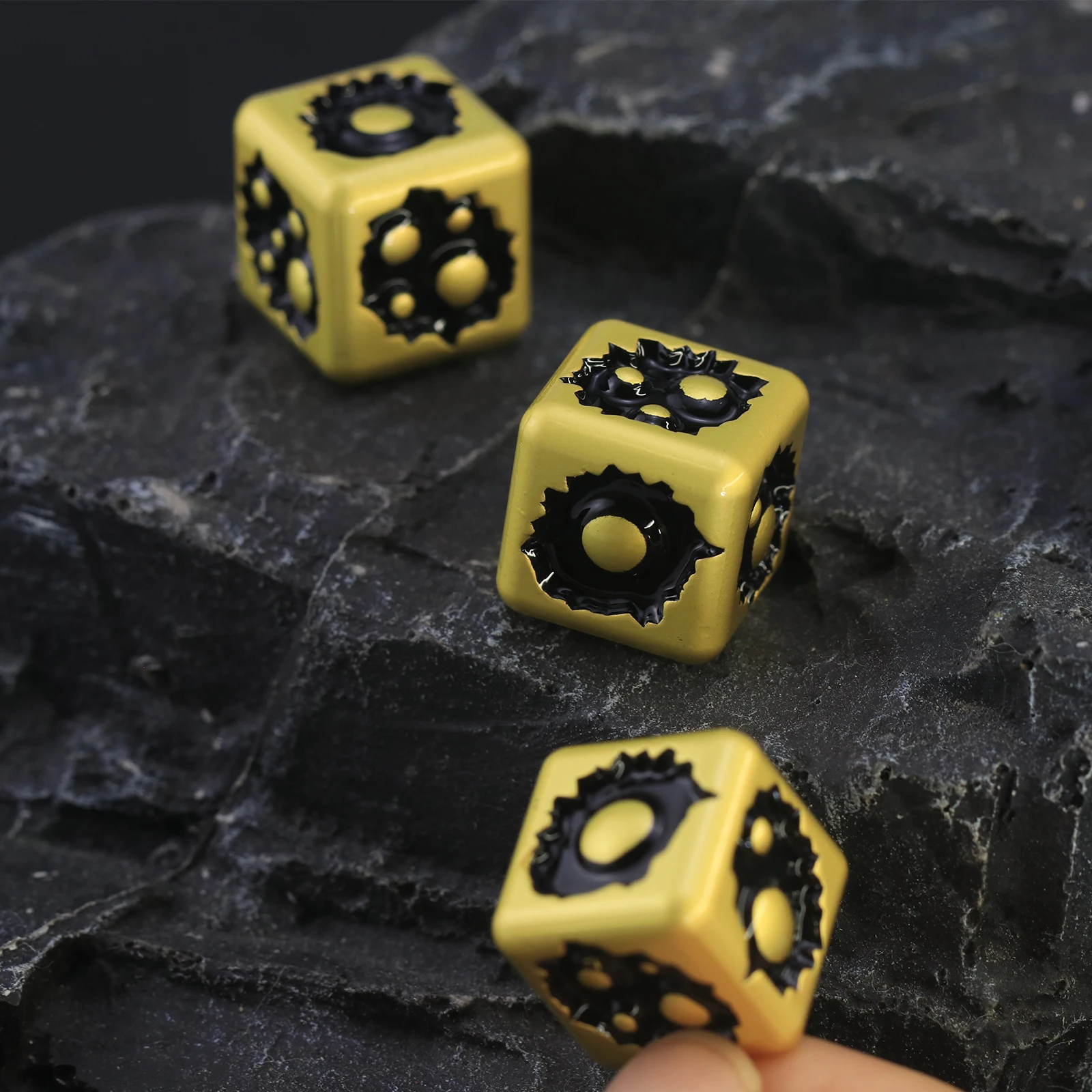 

6PCS Concept Dice, DND Dice Set D6 Dice for Tabletop Games Christmas Gifts-Glod Black