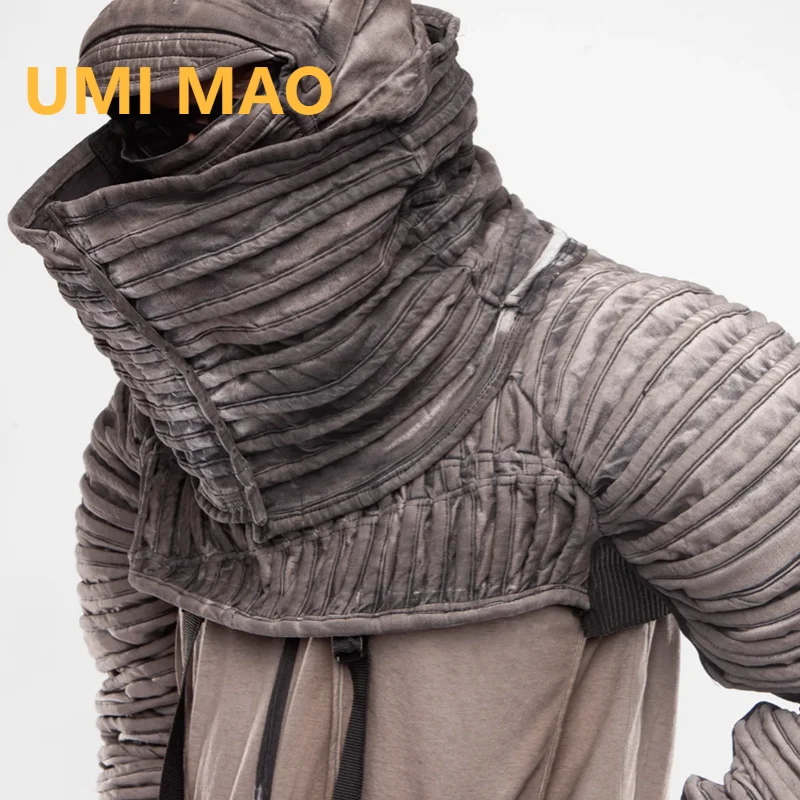 

UMI MAO Waste Soil Dune Coat DEMO Pleated Retro Vintage Vintage Vintage Layered Silhouette Standing Neck Short Jacket Men Trend