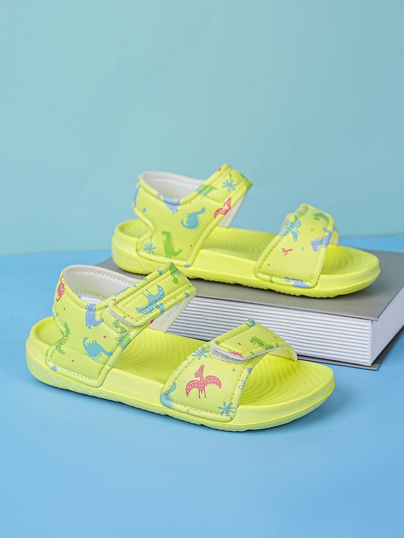 Leisure, fashionable and comfortable summer outdoor sandals for boys and girls