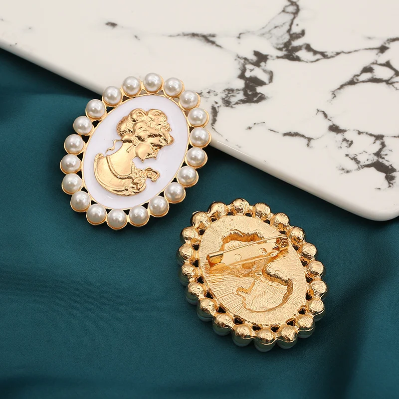 European And American Portrait Pearl Brooch For Women Lady Vintage Drip Oil Black White Metal Brooch Banquet Party Jewelry Gifts