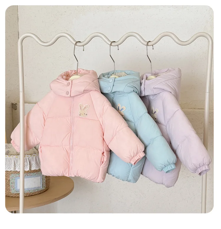 Kleinkind Mädchen Kapuzen-Steppjacke 2026 Herbst Winter Baby Kinder Niedliche Hasen-Handtuch-Stickerei Reißverschluss Warme Dicke Oberbekleidung – Detail 3