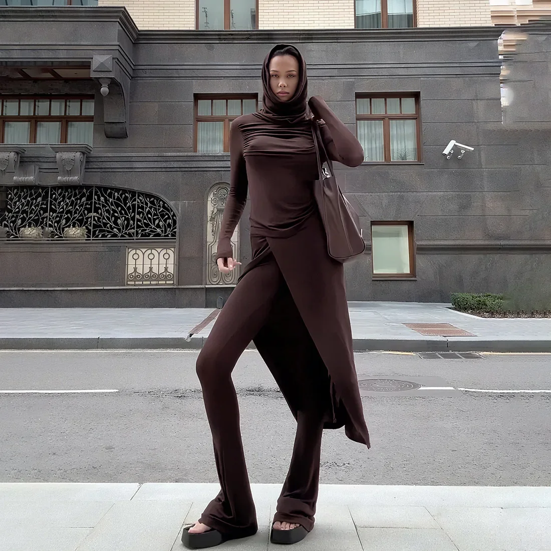 

Модный комплект из 2 предметов: платье макси с длинными рукавами и рюшами и разрезом с капюшоном + брюки-клеш, женские осенние повседневные уличные костюмы 2023 г.