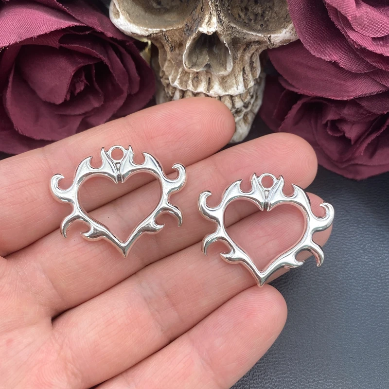 4 Stück 34*28mm Punk Mode Dornen Flammen Herz Anhänger Designer Charms Passend für Schmuckherstellung DIY Schmuckzubehör