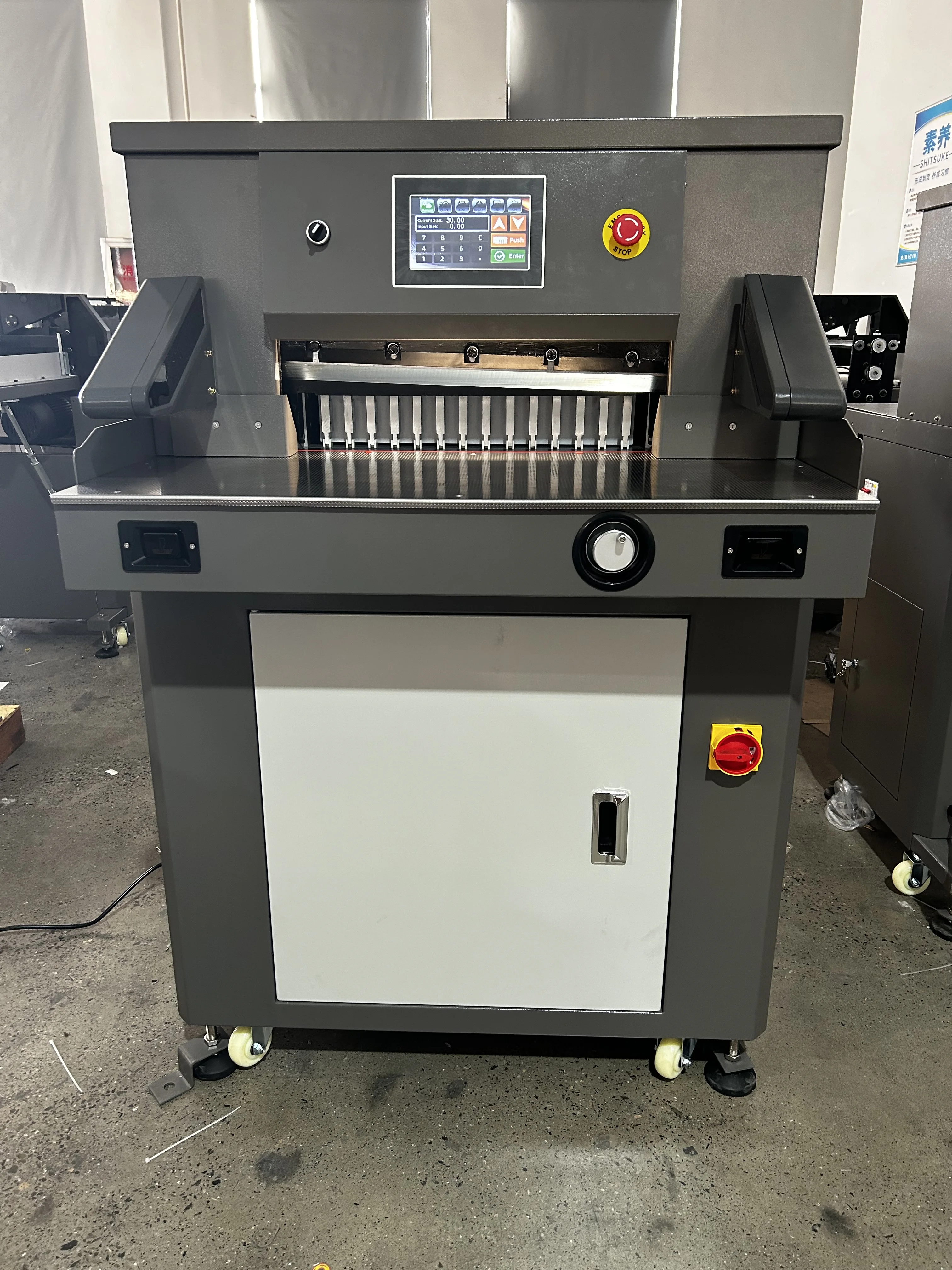 E5208 A4 Гильотинный триммер для бумаги Электрический станок для резки бумаги с переменной частотой с двигателем и компонентами сердечника ПЛК