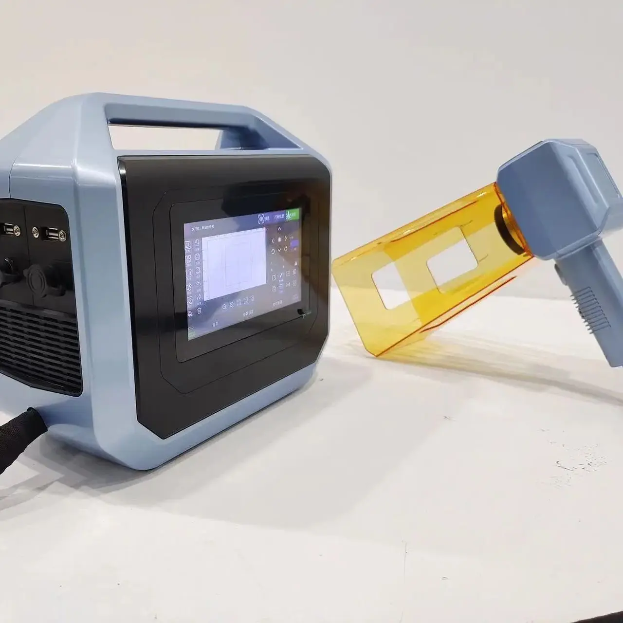低価格20w 30wミニハンドヘルドファイバーマーキングマシン PVCプラスチックパイプ彫刻印刷用