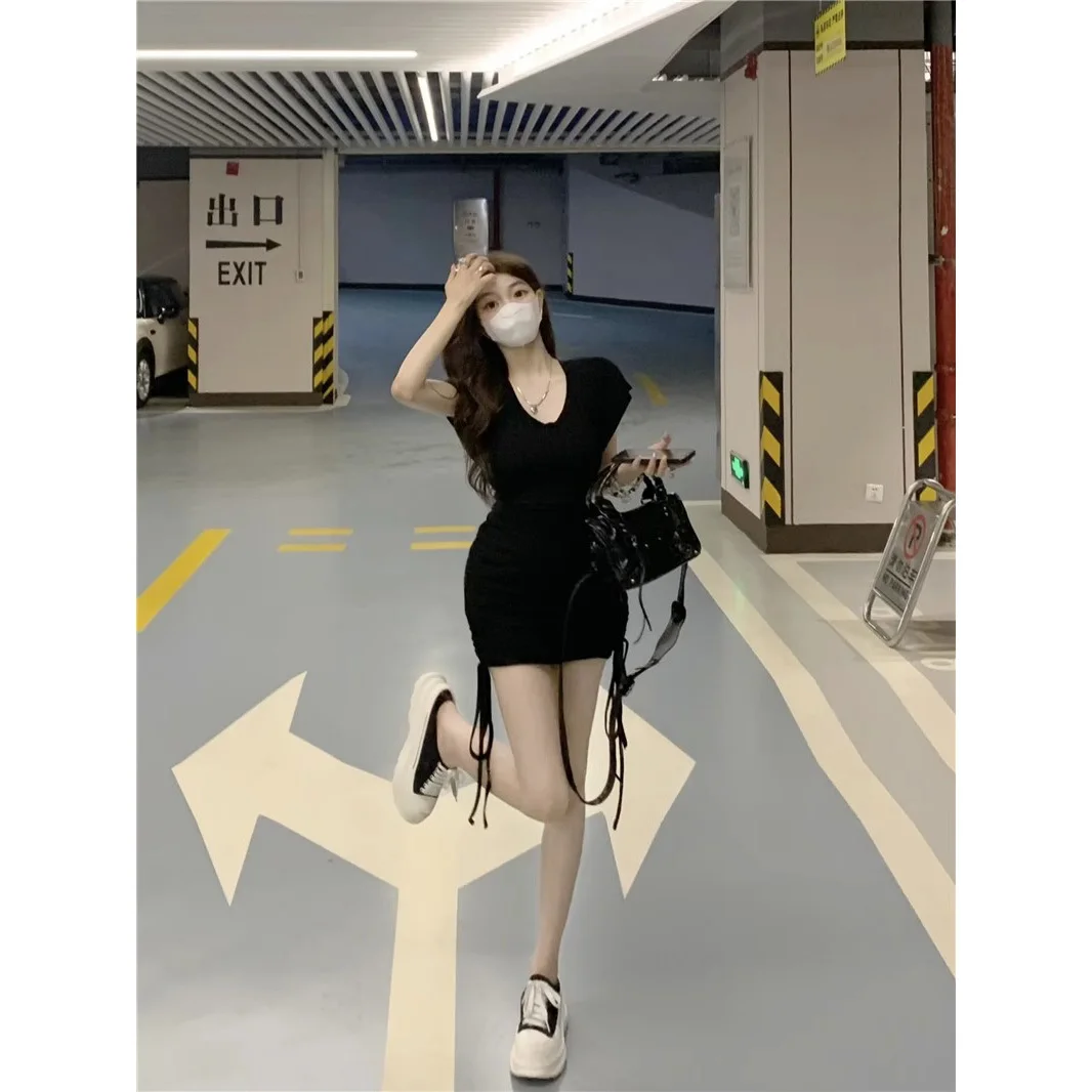 فساتين النساء الحرير الساتان حورية البحر مطوي تنورة معرض معرض لمعرض لامعة سليم صالح المعاصرة الحديثة الحد الأدنى أنيقة