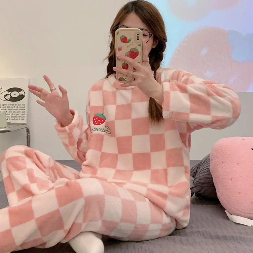 Color Matching Winter Pajamas Cozy Winter Homewear 2-piece Plush Pajama Set with Cartoon Carrot Design Elastic Waist for Women