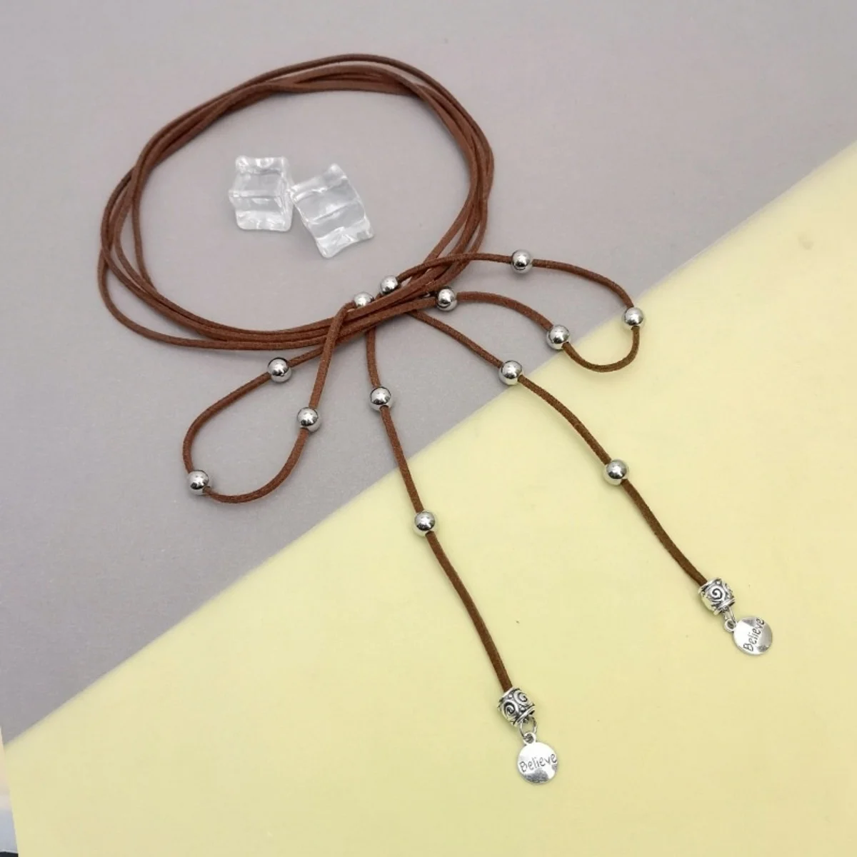Trendige mehrschichtige Samt-Kordel-Schleifenkette für Damen und Herren, Retro-Western-Ästhetik, runde Perlen, Schleifenknoten-Choker-Schmuck. – Detail 21