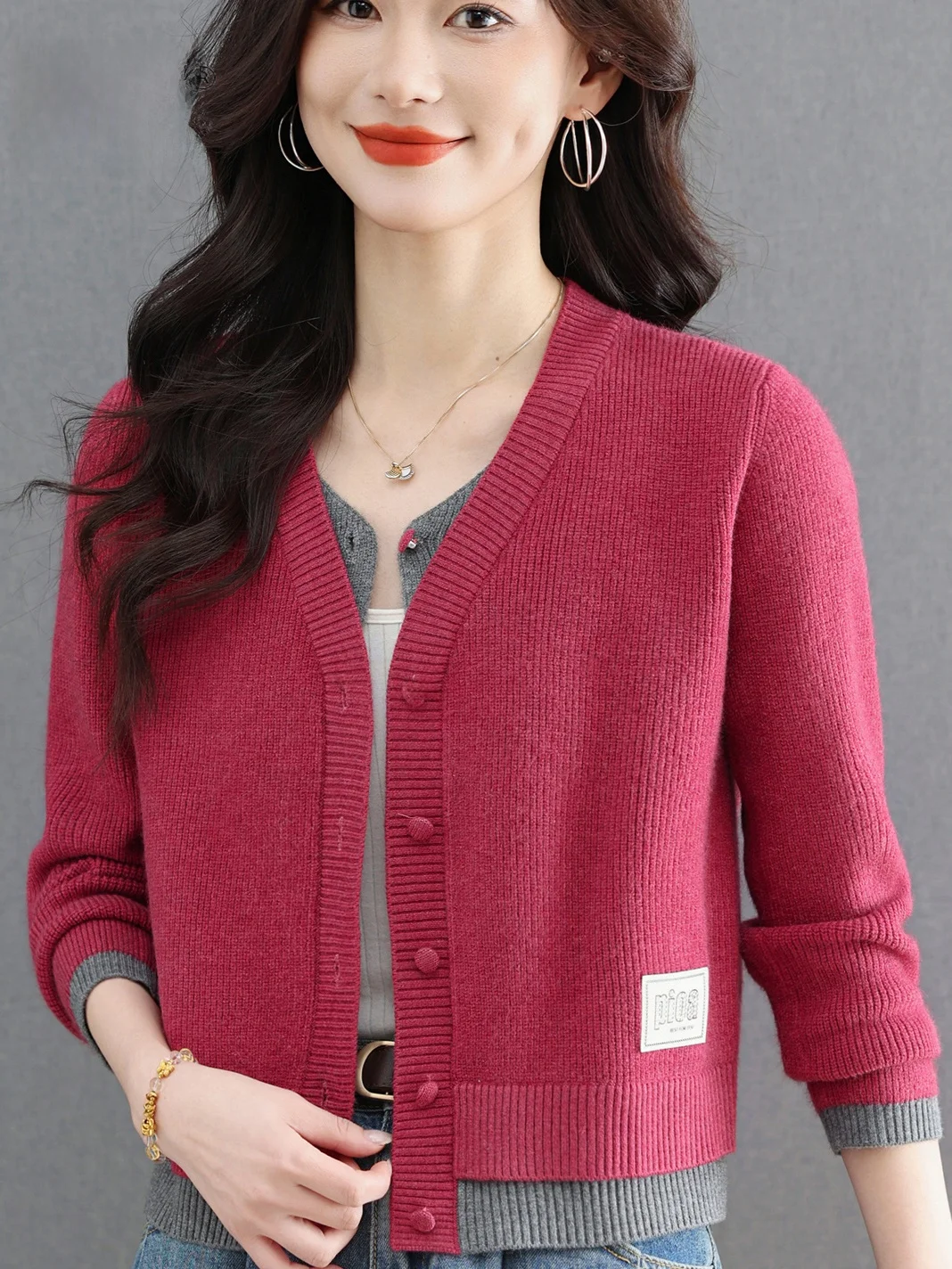 

Вязаный кардиган с V-образным вырезом для женщин, весенне-осенняя верхняя одежда на пуговицах, универсальный топ для среднего и пожилого возраста, короткий свитер для невысоких женщин