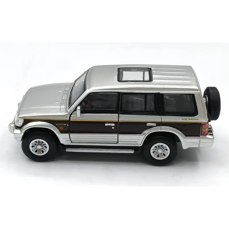 

Diecast 1/64 Scale Pajero Alloy Car Model Simulation Off-Road Vehicle Model Classic Finished Collection Decoration