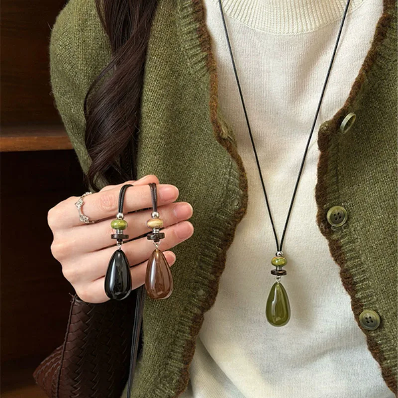 Vintage Green Coffee Acrylic Waterdrop Necklace for Women Adjustable Black Rope Long Sweater Chain Autumn Versatile Y2K Jewelry