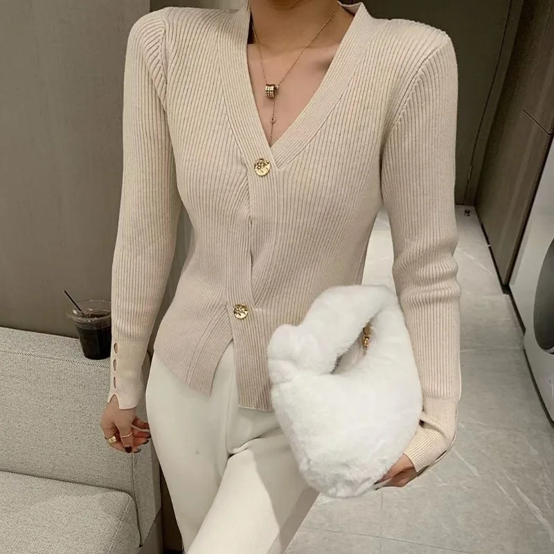 

2023 Autumn Winter New Female V-neck Sweater Cardigan Women Design Sense Casual Versatile Slim Fit Bottom Knitted Top