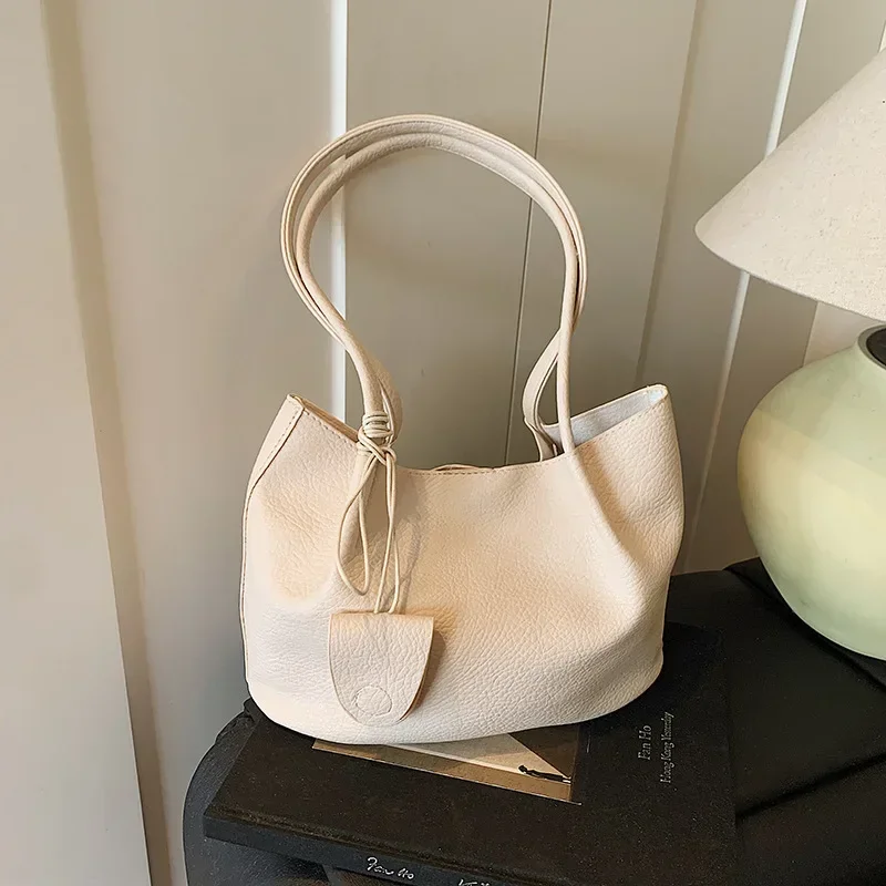 

2025 Trendy Luxury Korean - Style Large - Capacity Tote for Her - Minimalist Niche Commuter Bag, Stylish Single-shoulder Mother