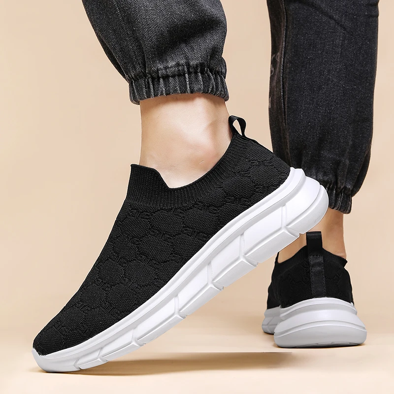 Men's Casual Sports Shoes Comfortable Fly-woven Breathable Running Fitness Sneakers Non-slip Fashionable Large Size Men's Shoes