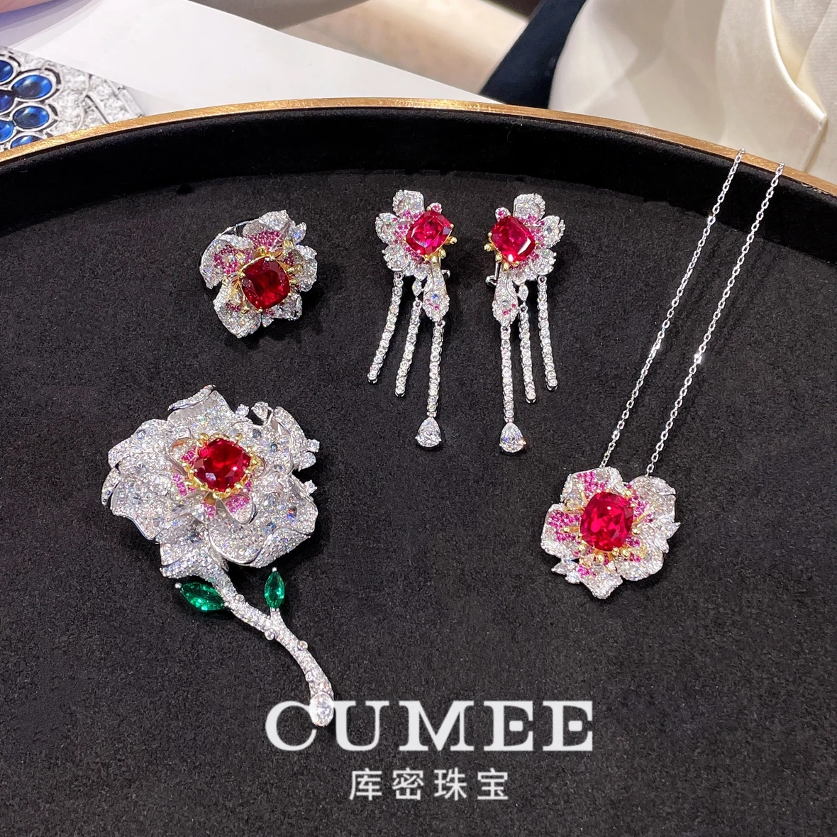 Cumee Fine Jewelry Peony Series Noble Cultivation Синтетический рубин Кольцо Серьги Брошь Набор для женщин. Посеребренное золото 925.